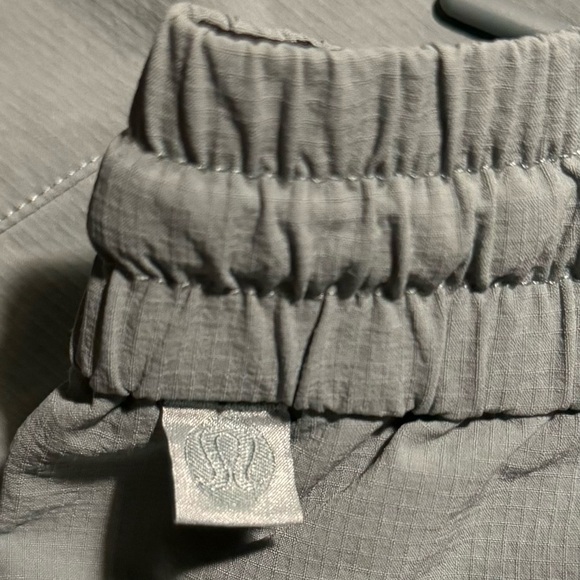 Mens M Lululemon Pacebreaker short - Picture 2 of 3